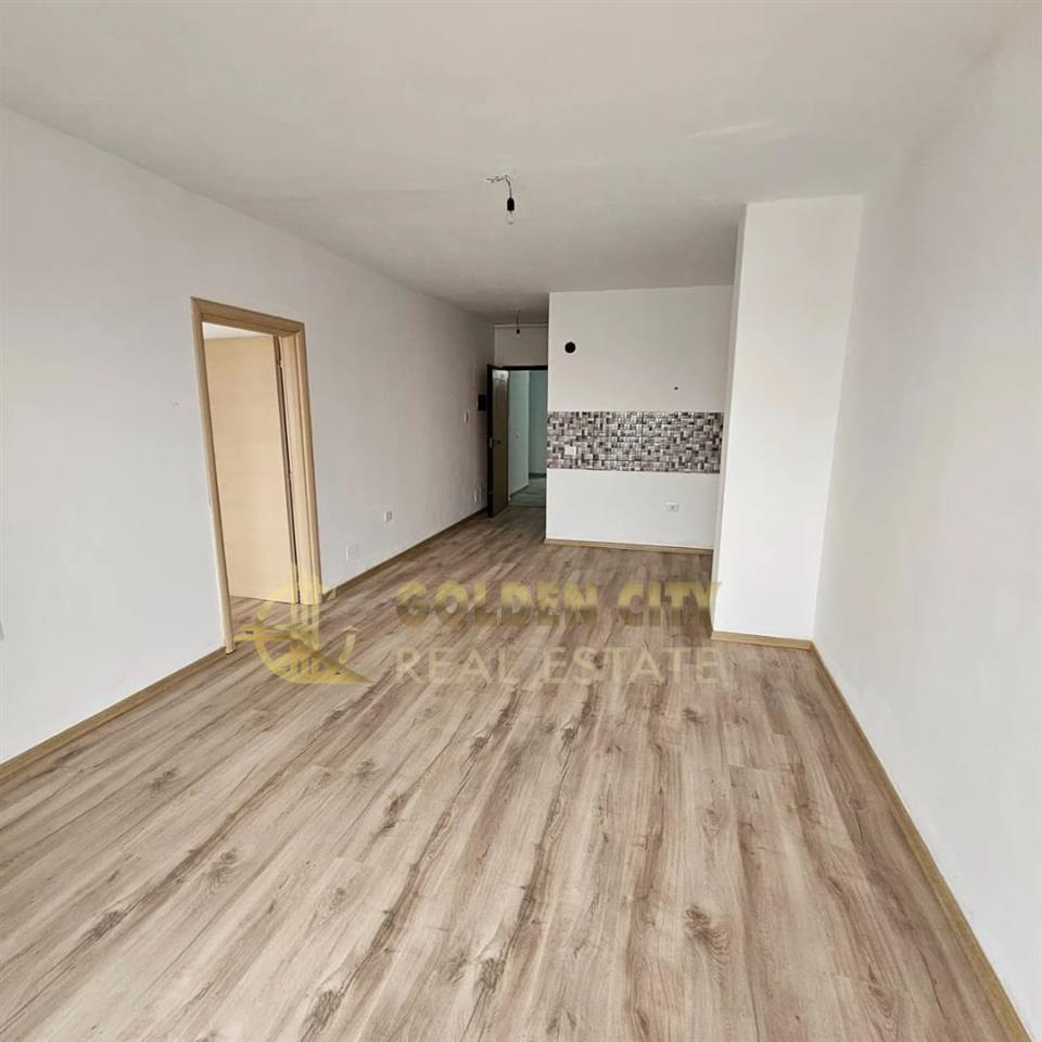 Shitet apartament 1+1