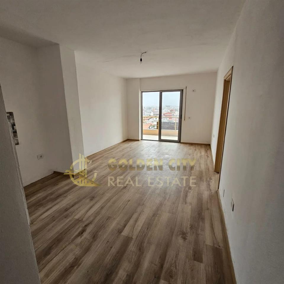 Shitet apartament 1+1