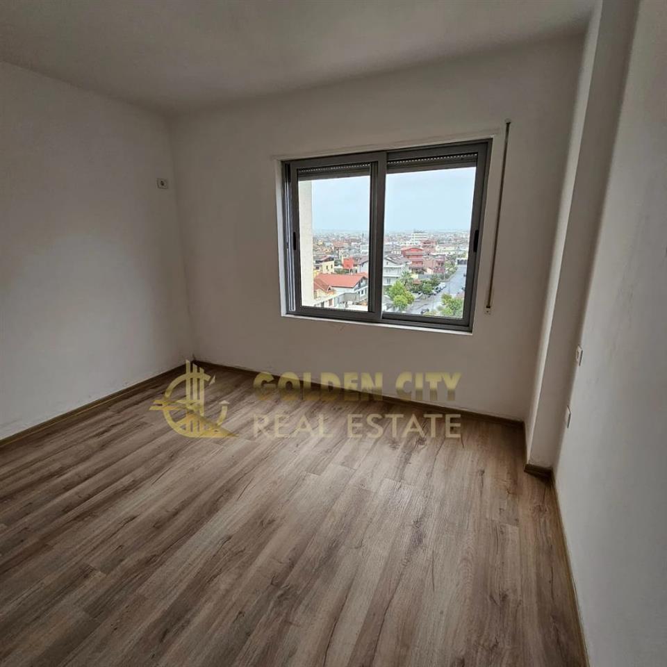 Shitet apartament 1+1