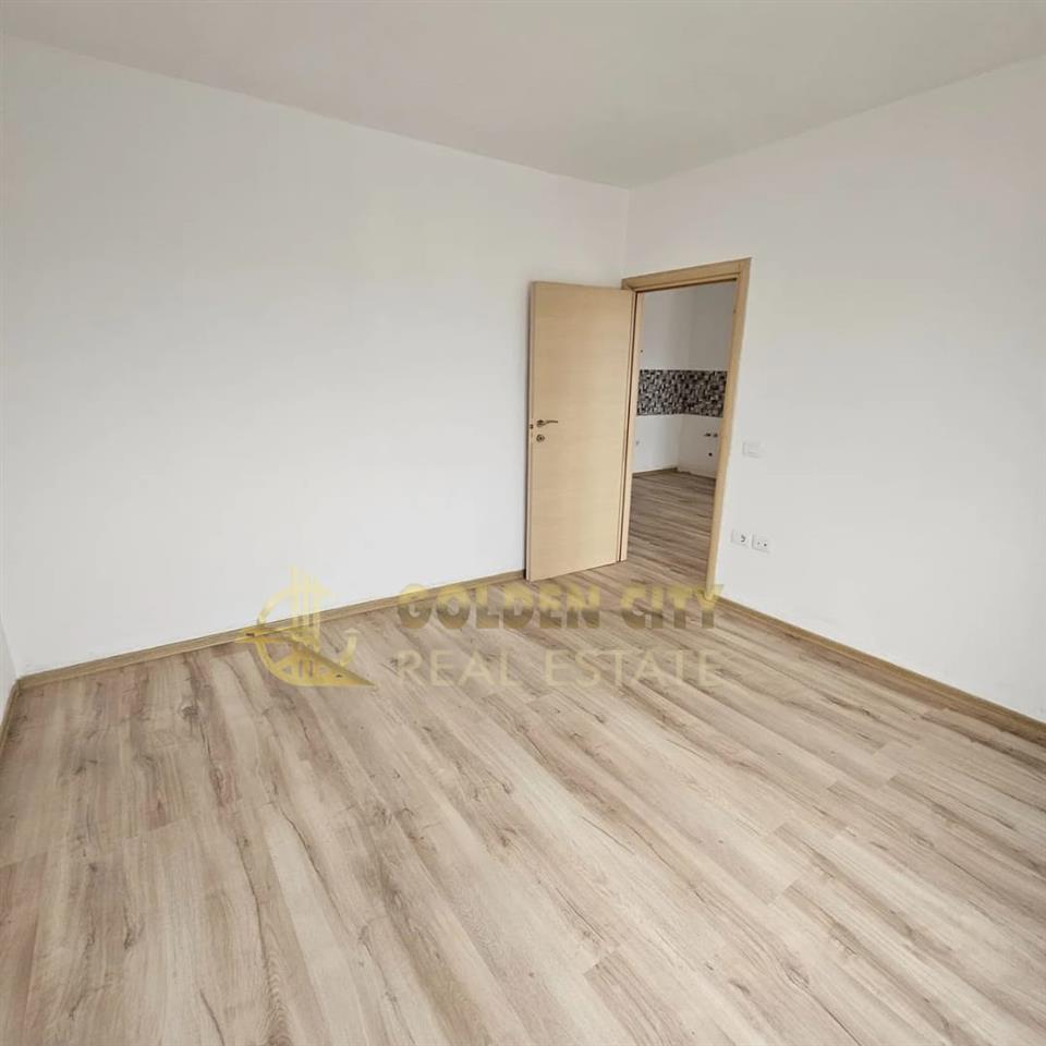 Shitet apartament 1+1