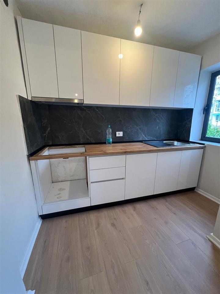Shitet, Apartament 1+1, Rruga Ferit Xhajko