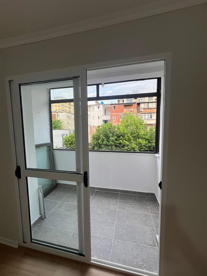 Shitet, Apartament 1+1, Rruga Ferit Xhajko