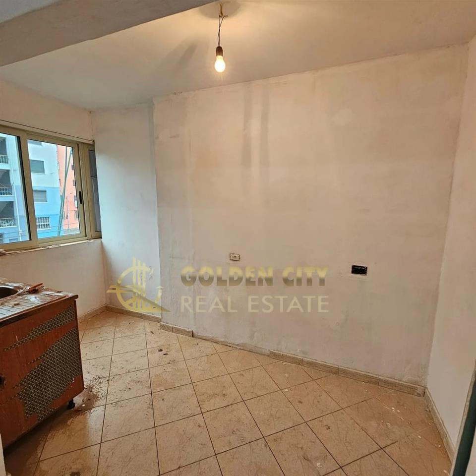 Shitet apartament 1+1