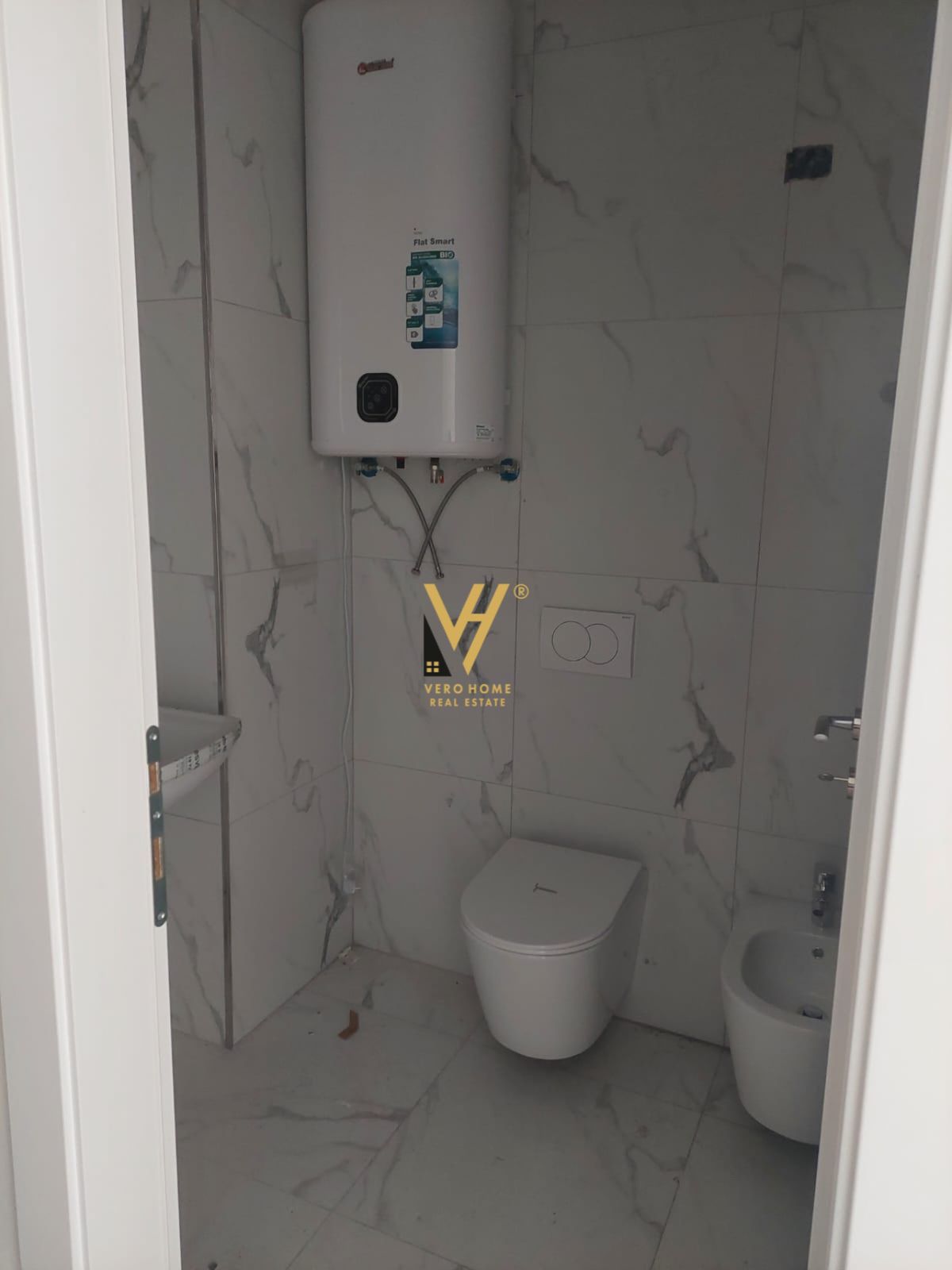 ZYRE TE LIQENI ARTIFICIAL 1.600 EURO