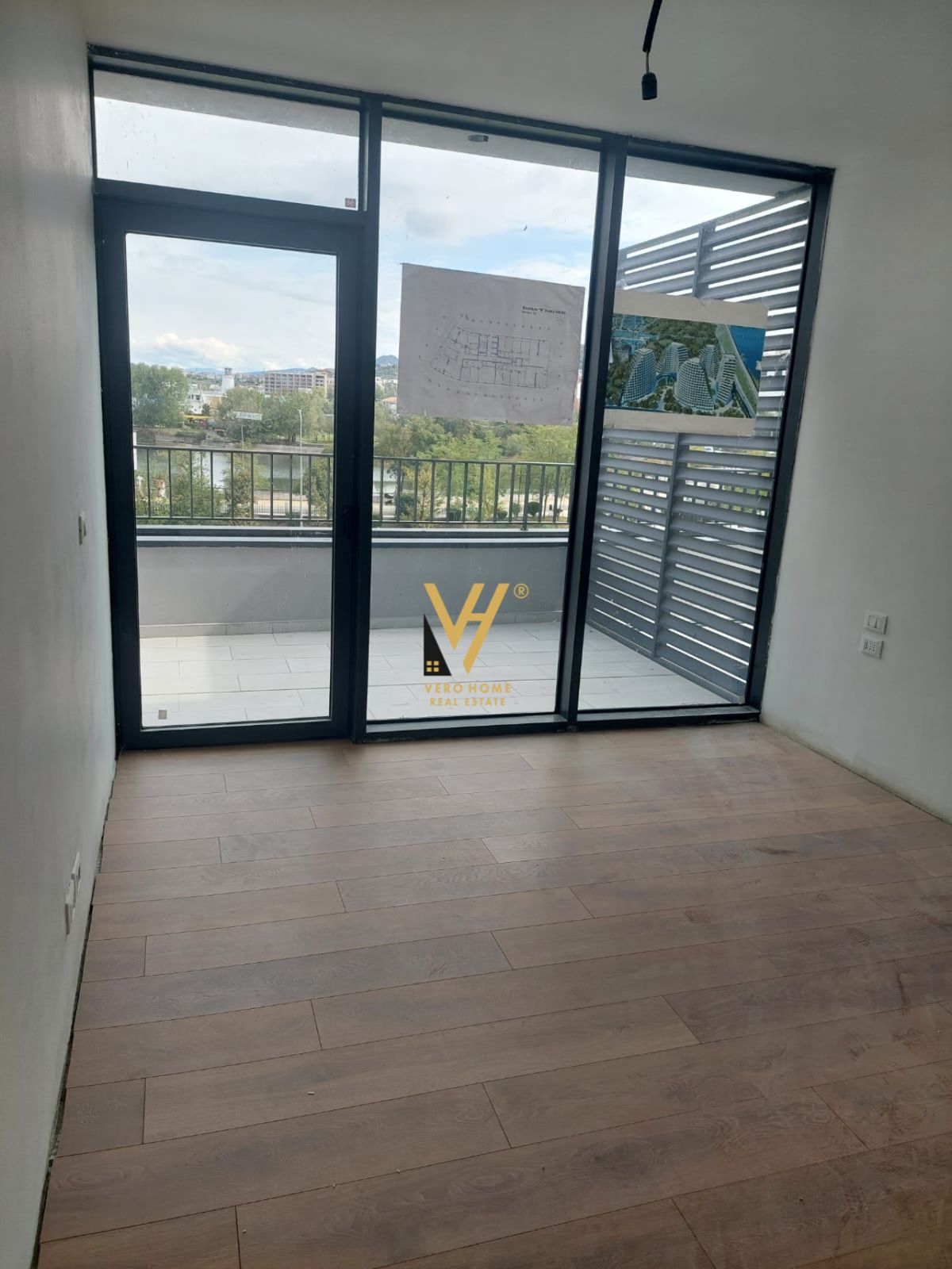 ZYRE TE LIQENI ARTIFICIAL 1.600 EURO