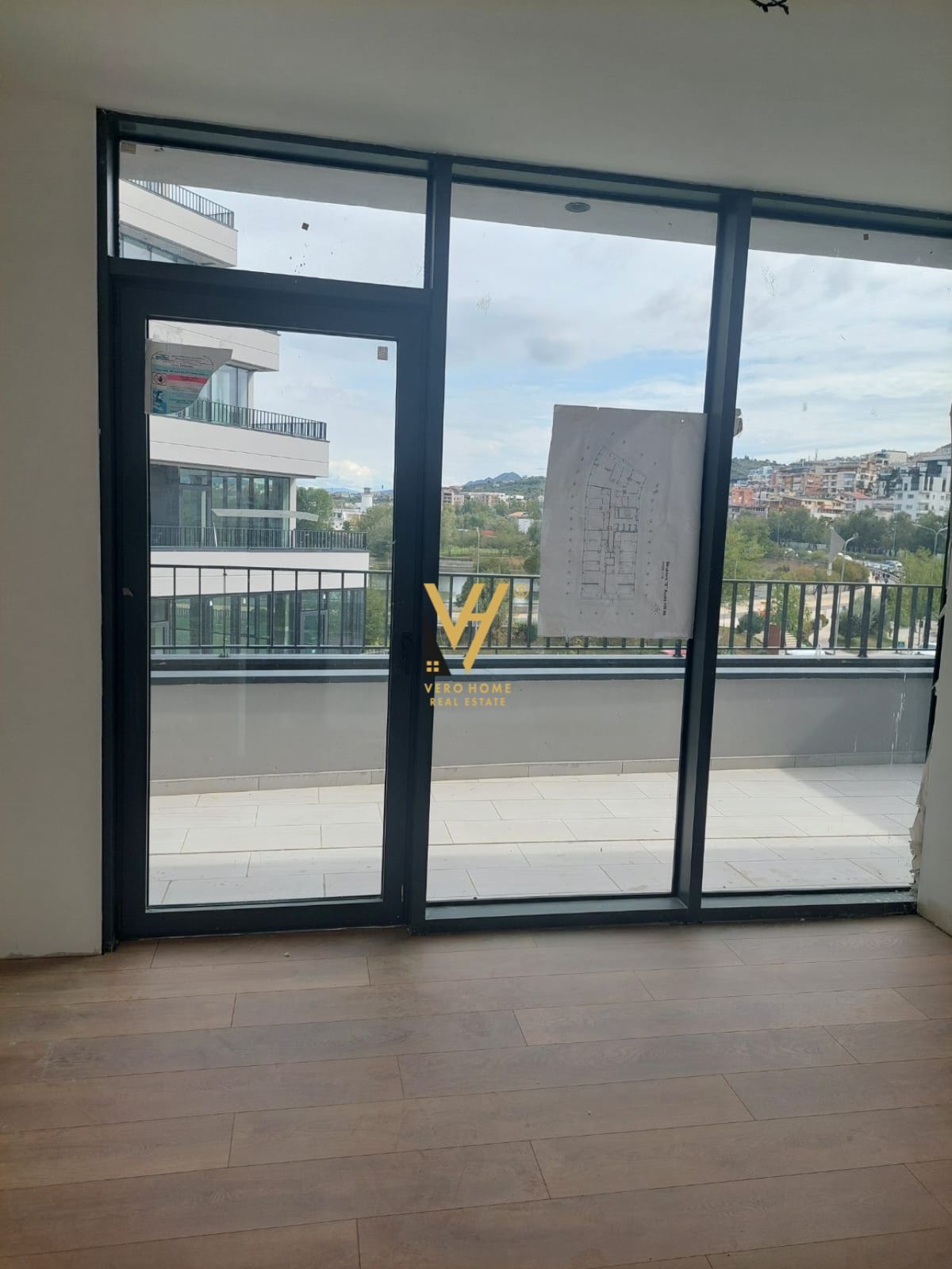 ZYRE TE LIQENI ARTIFICIAL 1.600 EURO