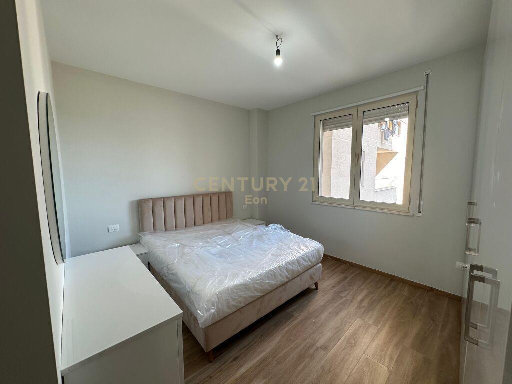 JEPET APARTAMENT 3+1+2 ME QIRA TEK RRUGA E PORTIT NE DURRES!