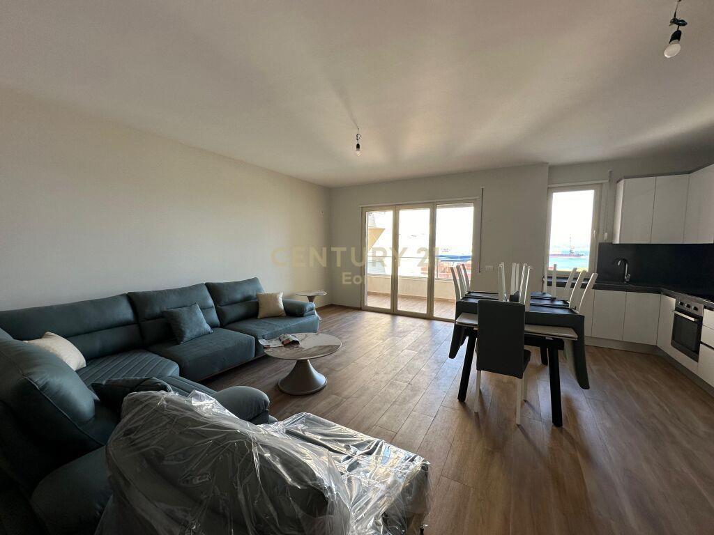 JEPET APARTAMENT 3+1+2 ME QIRA TEK RRUGA E PORTIT NE DURRES!