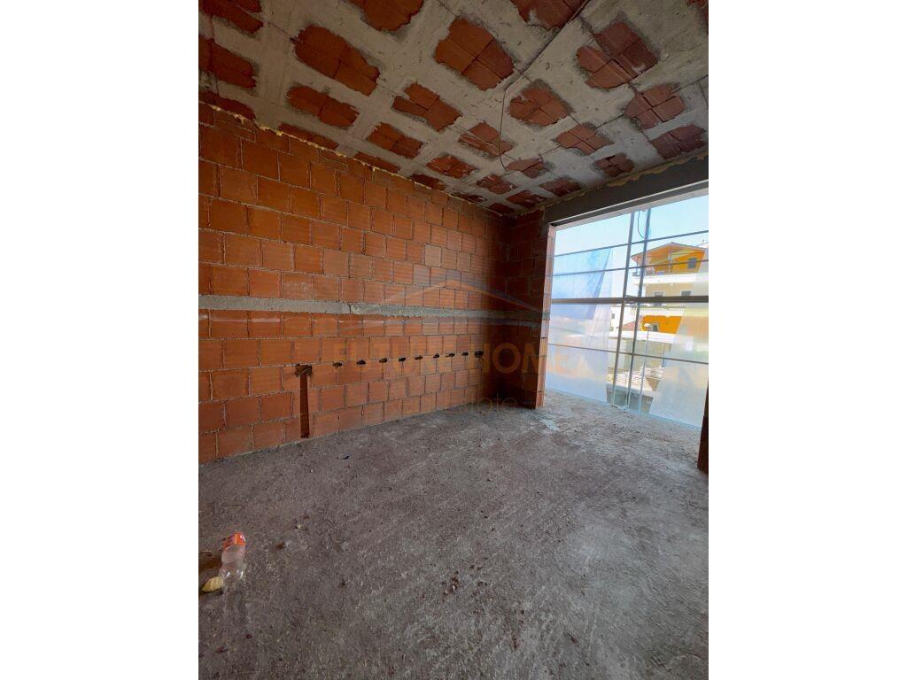 Shitet, Apartament 3+1+2, Jordan Misja , Tiranë.