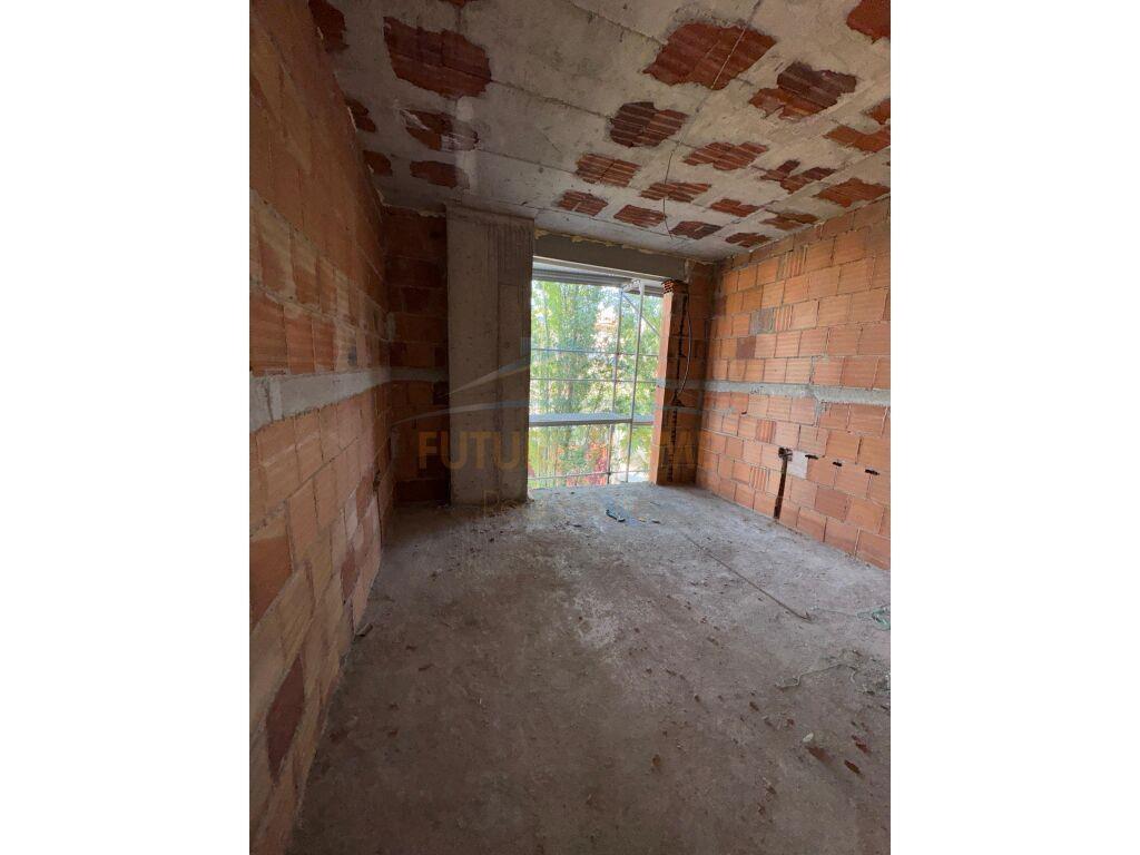 Shitet, Apartament 3+1+2, Jordan Misja , Tiranë.