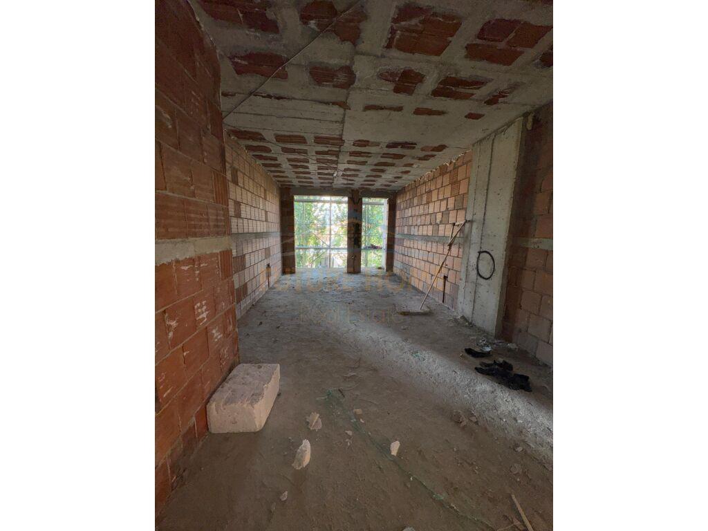 Shitet, Apartament 3+1+2, Jordan Misja , Tiranë.