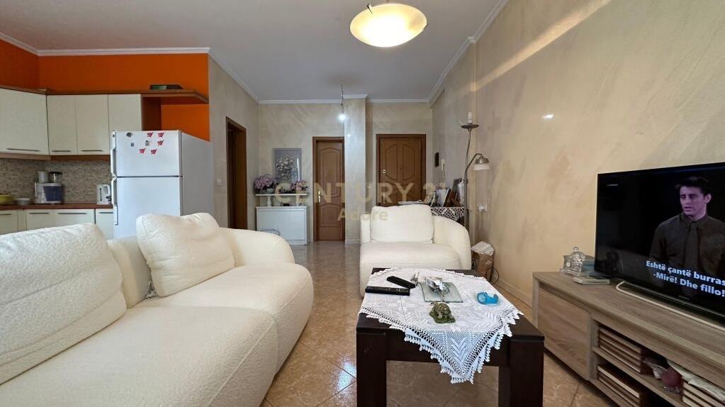 Shitet Apartament 2+1+1 Komuna e Parisit €225 000