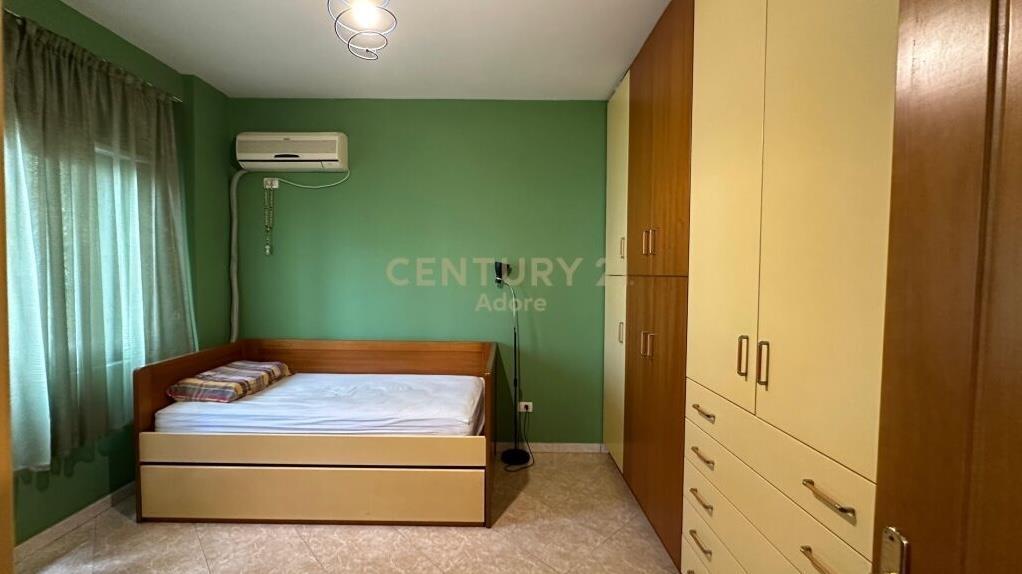 Shitet Apartament 2+1+1 Komuna e Parisit €225 000