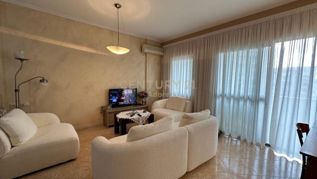 Shitet Apartament 2+1+1 Komuna e Parisit €225 000