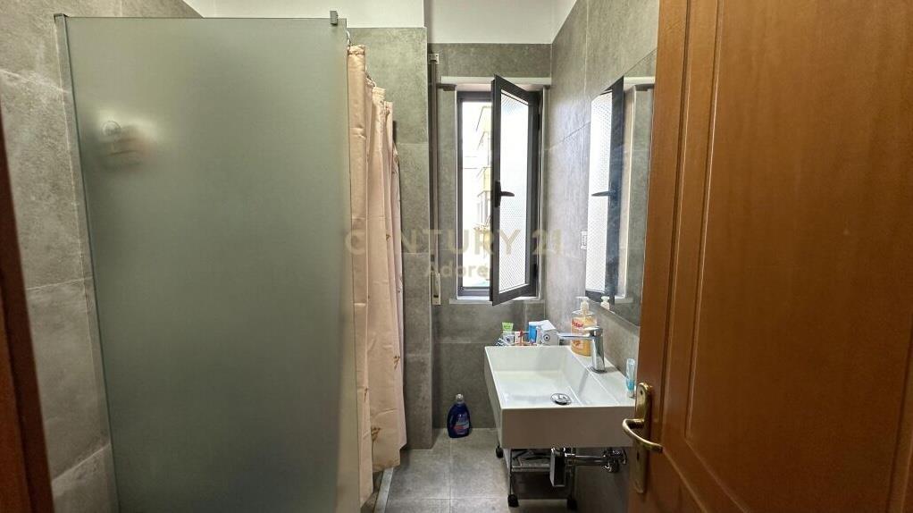 Shitet Apartament 2+1+1 Komuna e Parisit €225 000