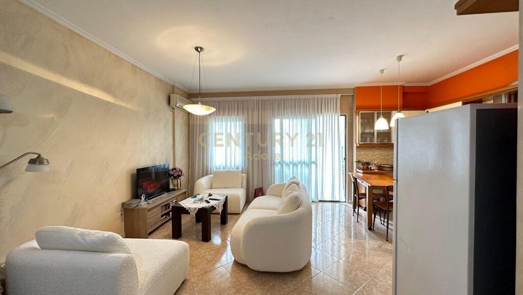 Shitet Apartament 2+1+1 Komuna e Parisit €225 000