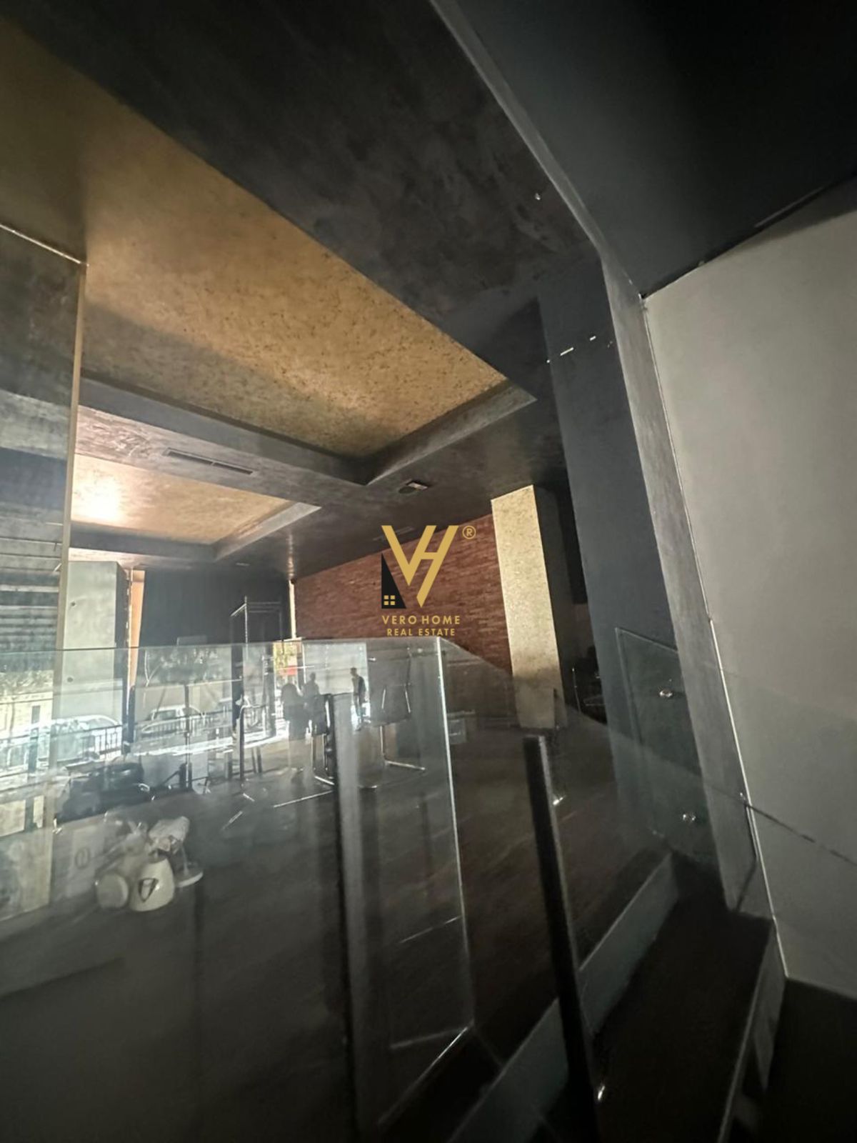 AMBIENT TE 21 DHJETORI 4.400 EURO