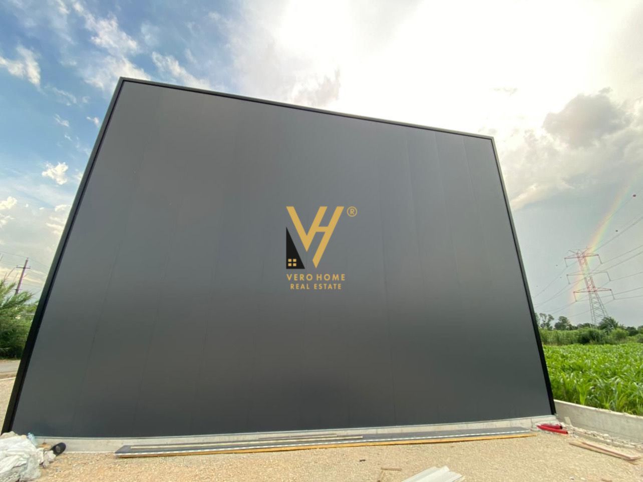 JEPET KAPANON 330 M2 ME QERA NE DOMJE 1.500 EURO