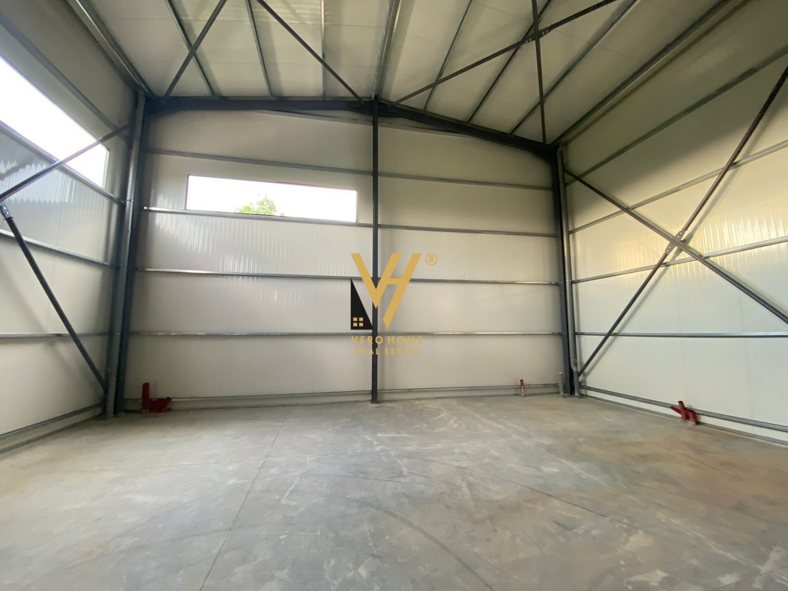 JEPET KAPANON 330 M2 ME QERA NE DOMJE 1.500 EURO