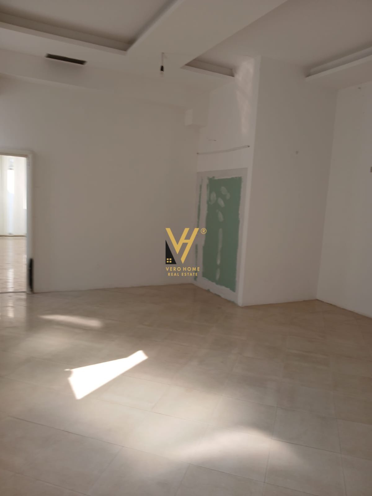 DYQAN 118 M2 TE RRUGA FORTUZI 1.000 EURO