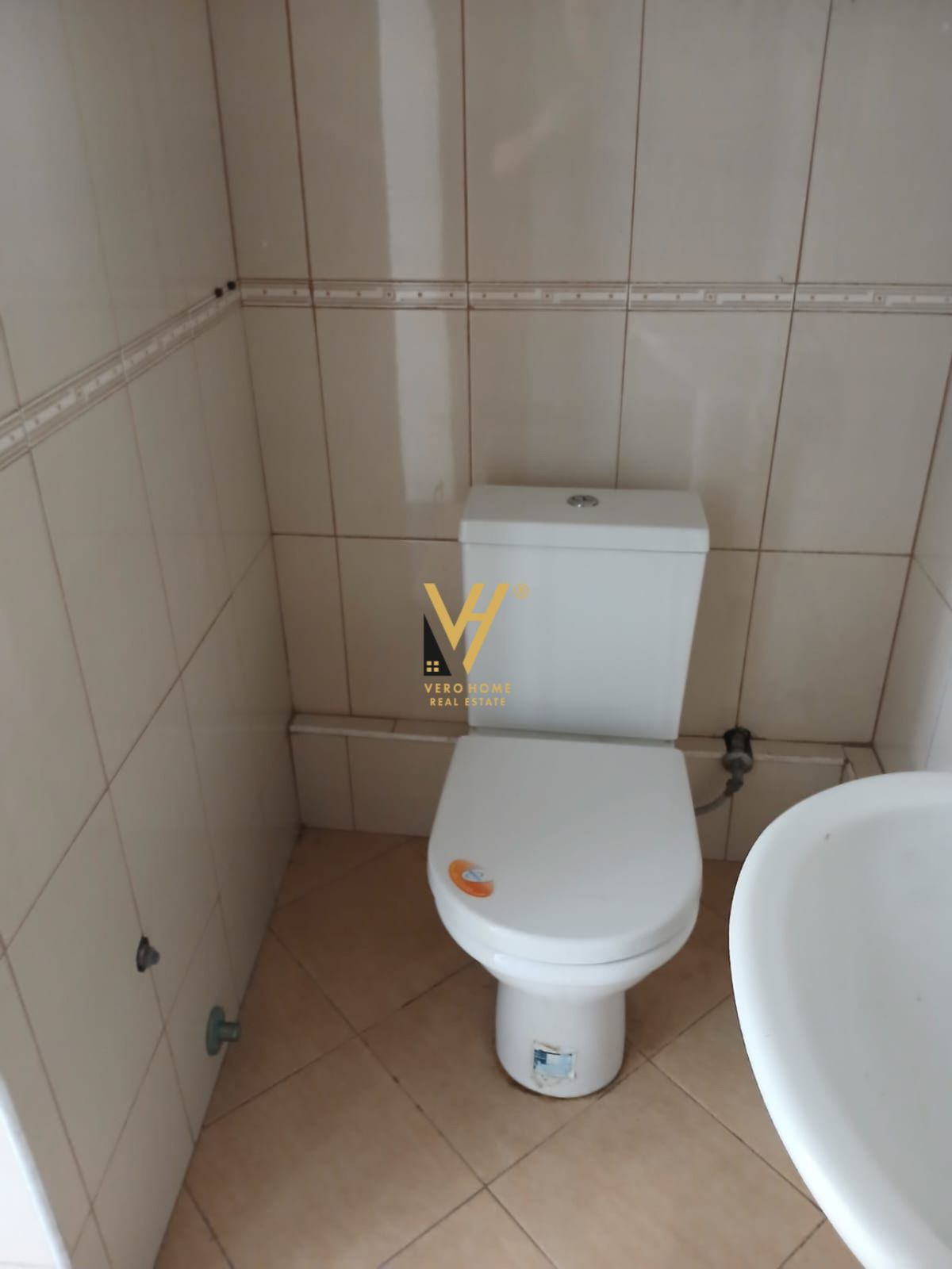 DYQAN 118 M2 TE RRUGA FORTUZI 1.000 EURO