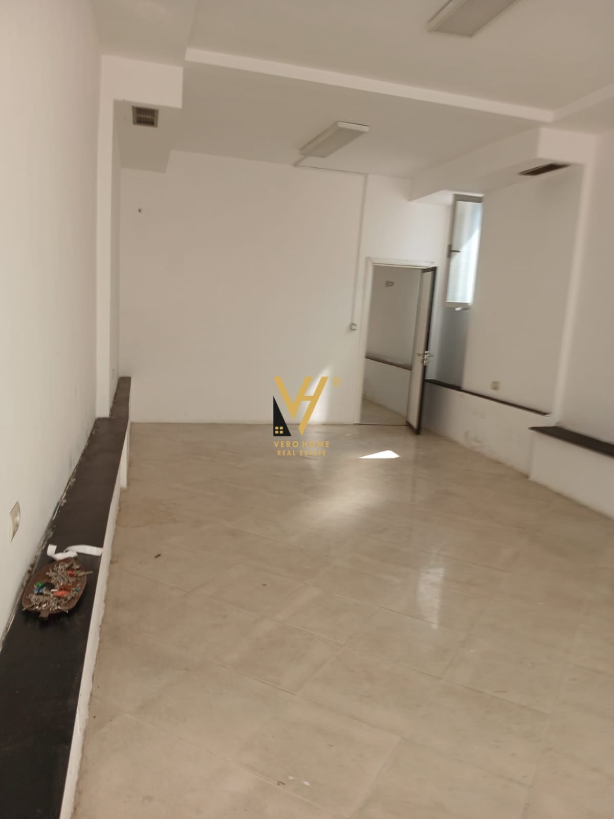 DYQAN 118 M2 TE RRUGA FORTUZI 1.000 EURO