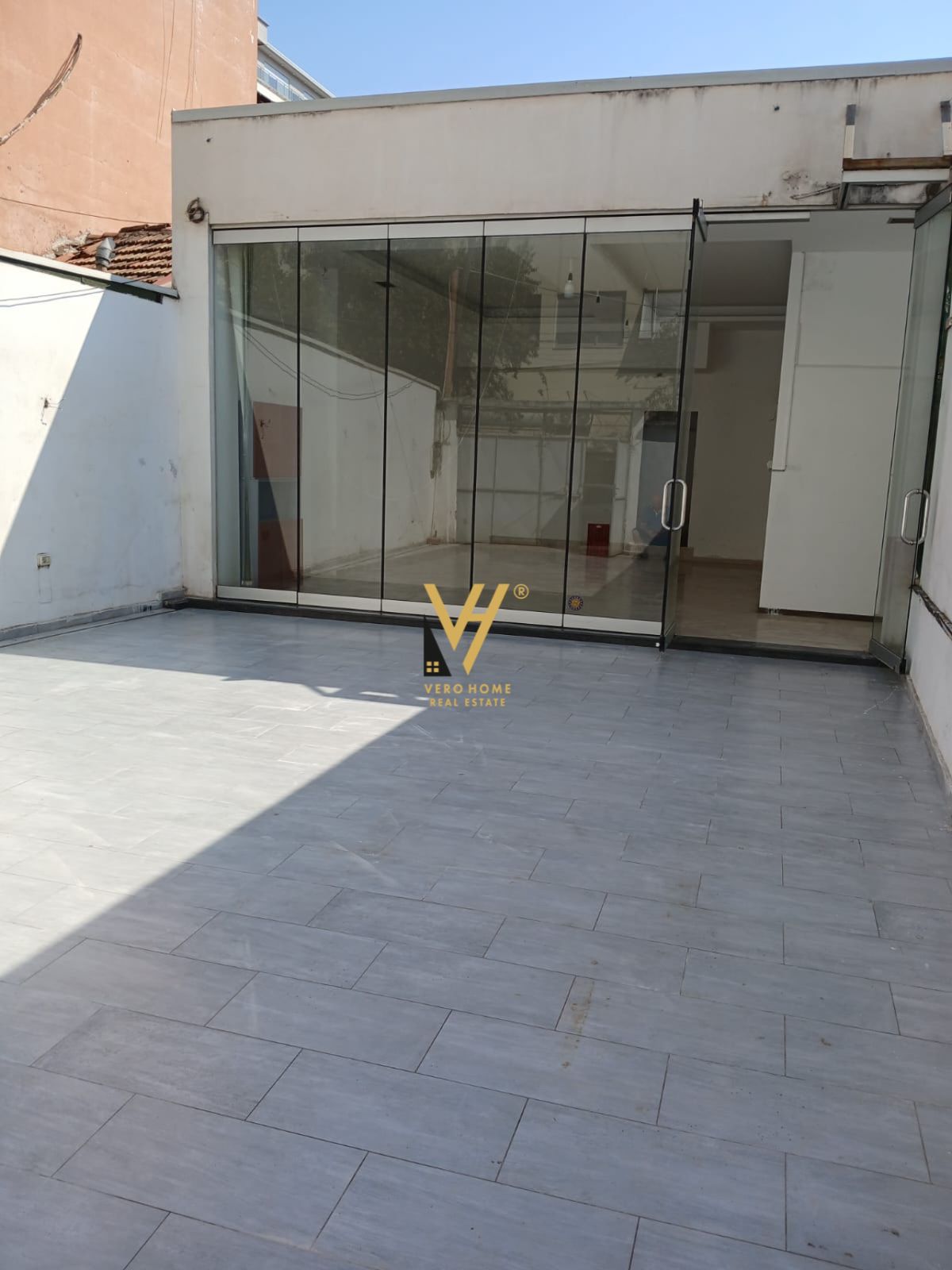 DYQAN 118 M2 TE RRUGA FORTUZI 1.000 EURO