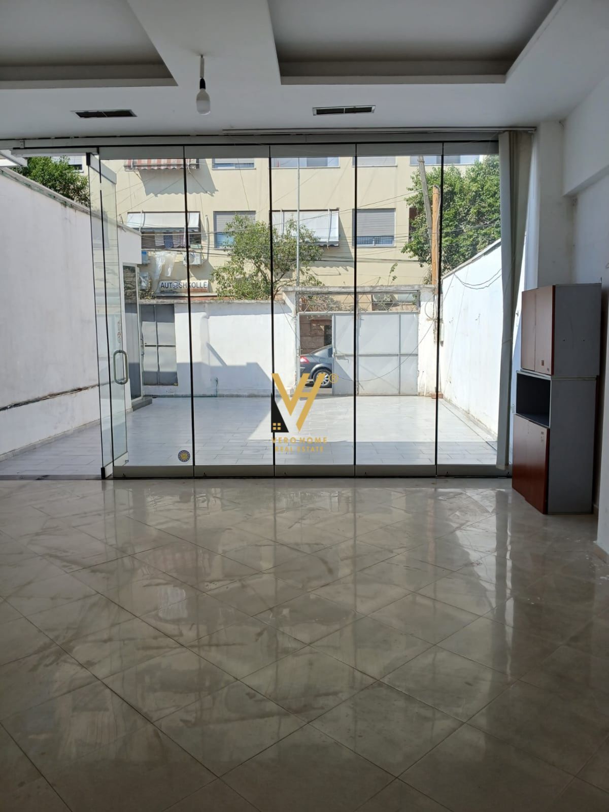 DYQAN 118 M2 TE RRUGA FORTUZI 1.000 EURO