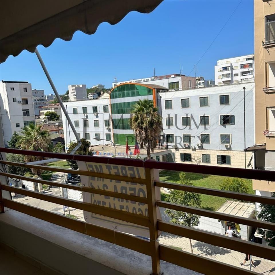 JEPET ME QIRA DURRES