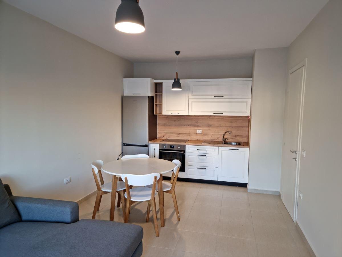 Shitet ap 2+1 ne Shk Kavajes