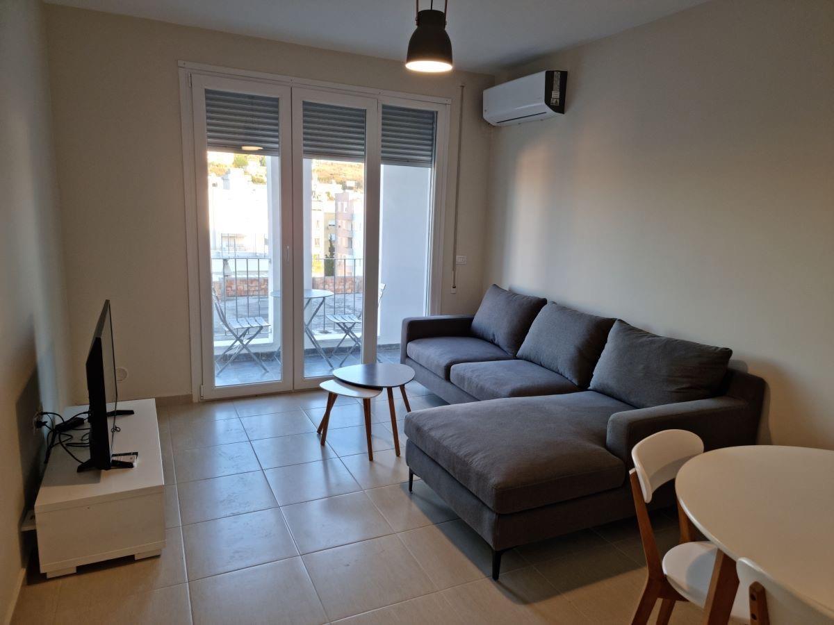 Shitet ap 2+1 ne Shk Kavajes