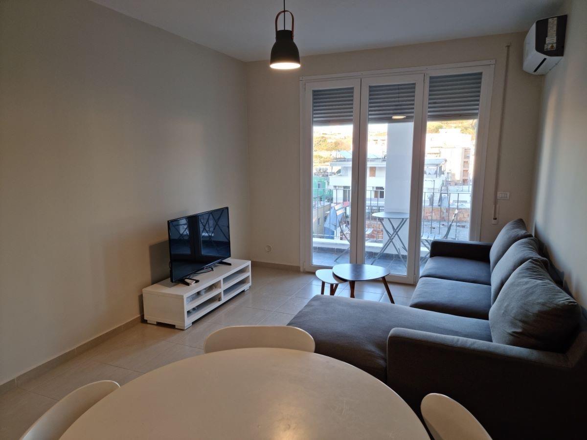 Shitet ap 2+1 ne Shk Kavajes