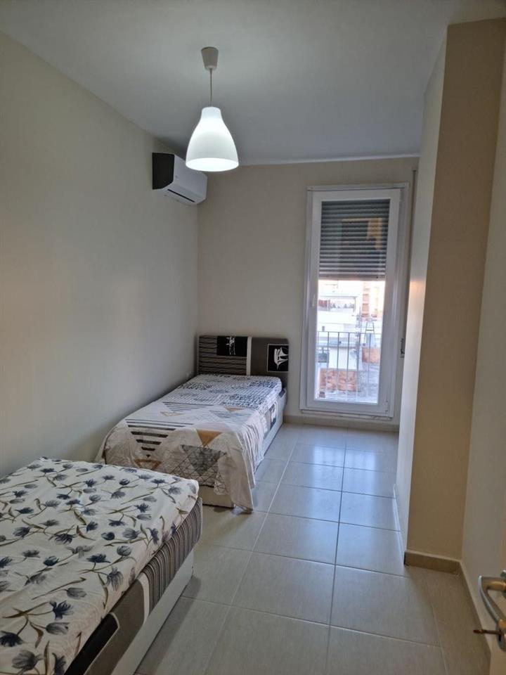 Shitet ap 2+1 ne Shk Kavajes