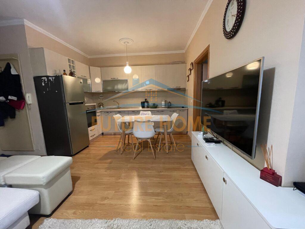 Shitet, Apartament 1+1, Qendër, Tiranë.