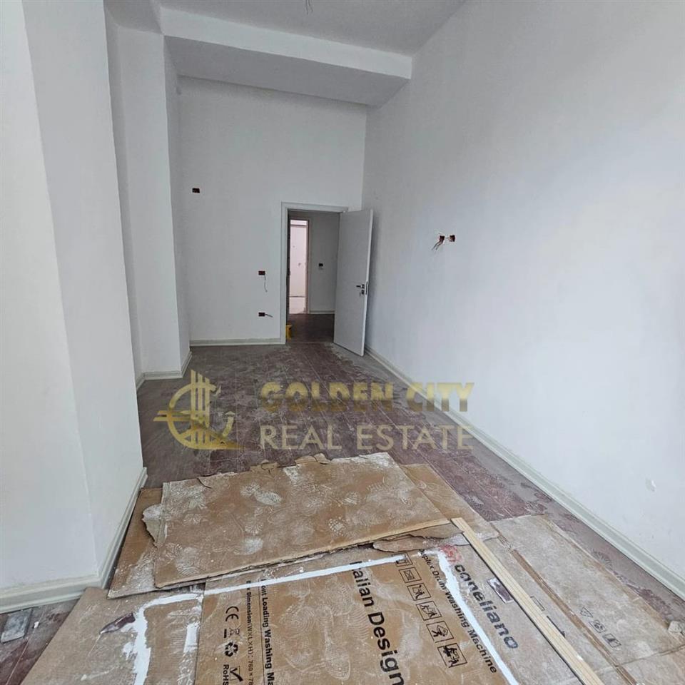 Shitet apartament 1+1