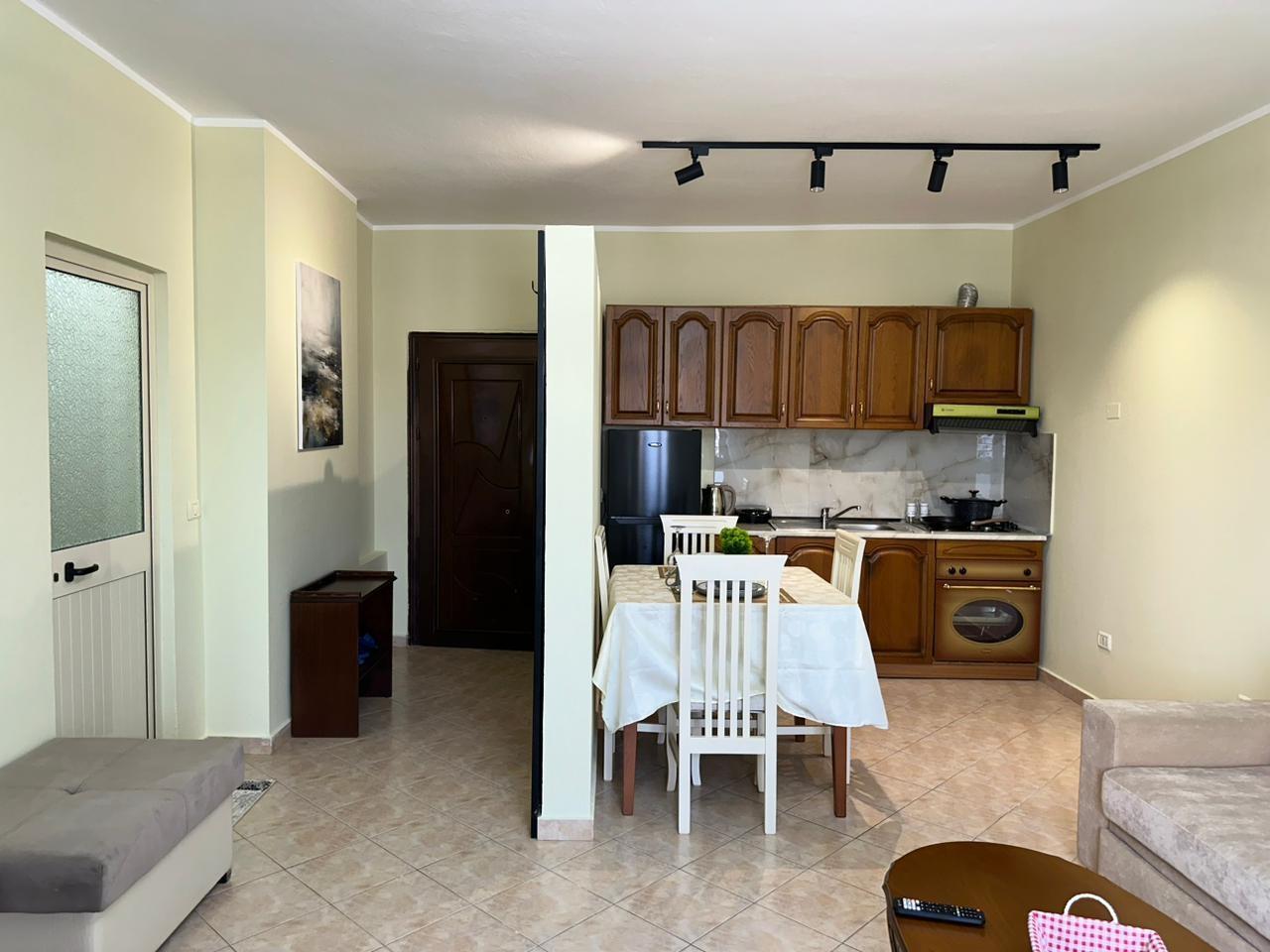 Plazh Apartament me qira Tetor – Prill/Maj