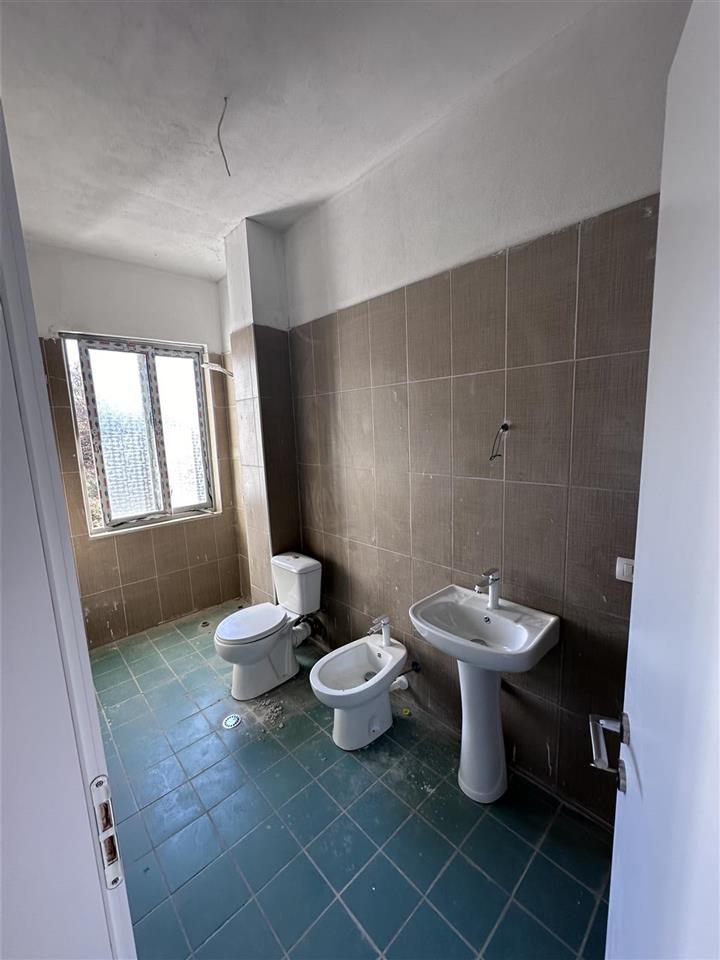 OKAZION!SHITET APARTAMENT NE PLAZH DURRES ME PAMJE NGA DETI