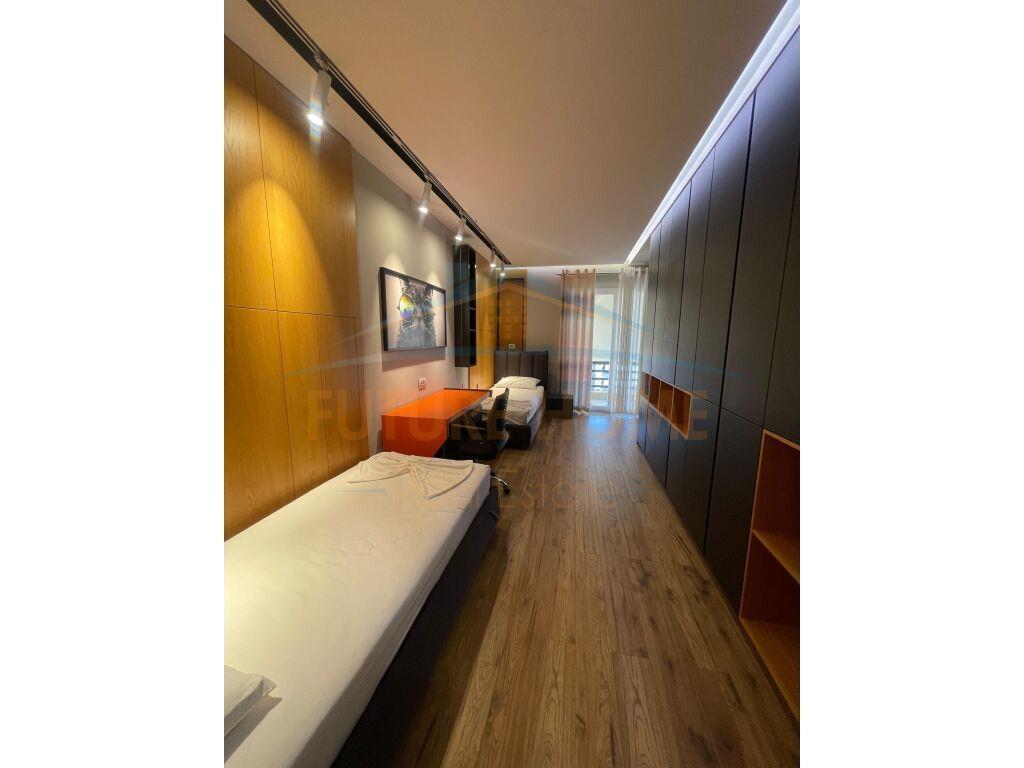 Shitet apartament 2+1 Komuna E Parisit