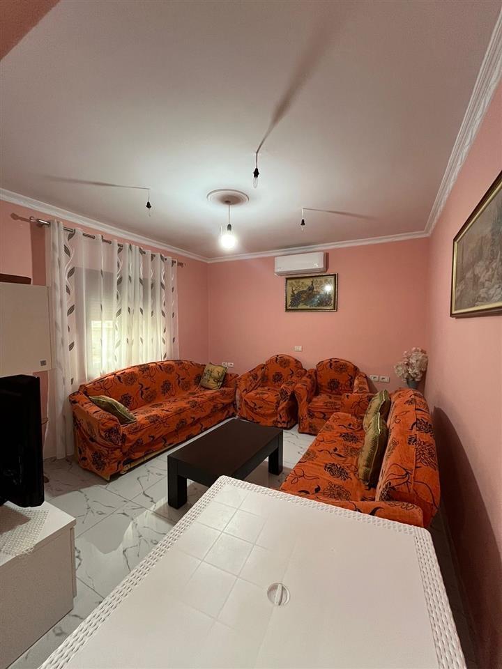 Jepet hyrje 1+1 me qera!