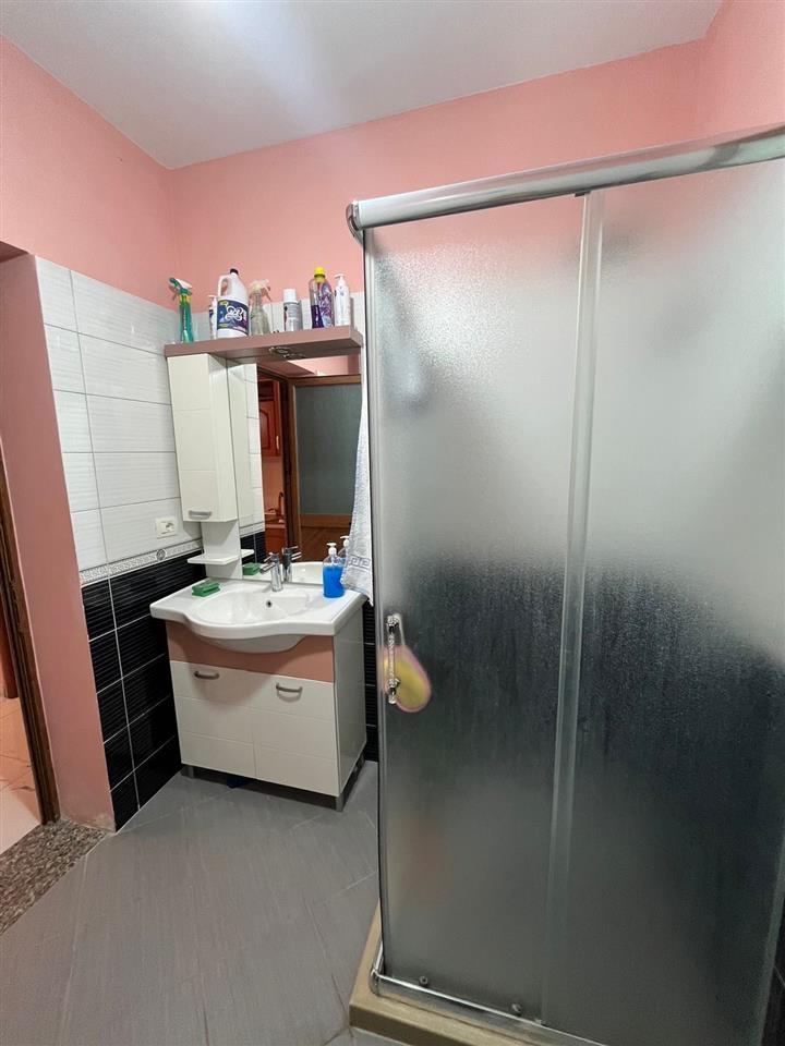 Jepet hyrje 1+1 me qera!