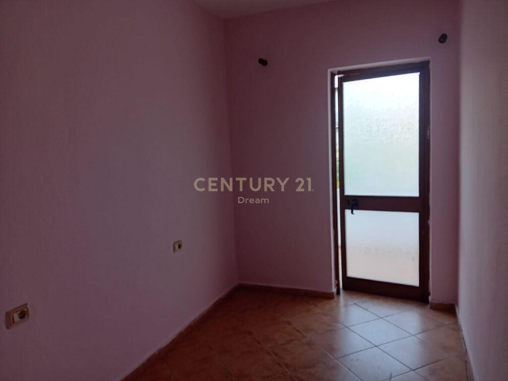 Jepet me Qira Apartament 2+1 Prane shkolles Emin Duraku tek