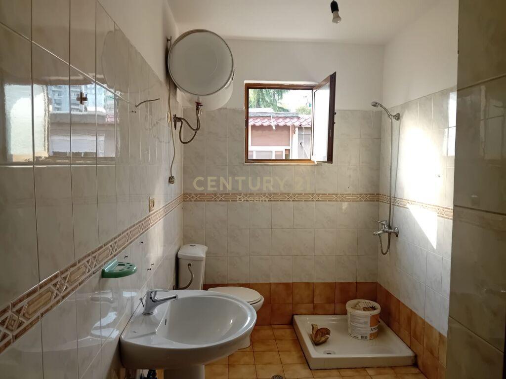 Jepet me Qira Apartament 2+1 Prane shkolles Emin Duraku tek