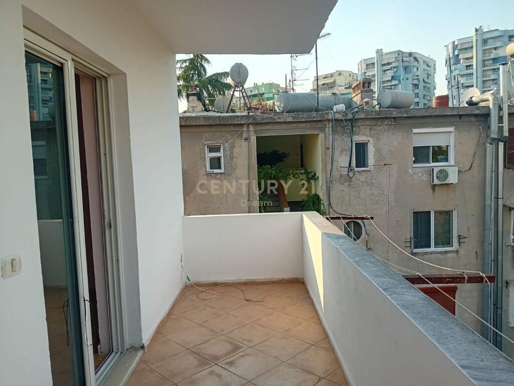 Jepet me Qira Apartament 2+1 Prane shkolles Emin Duraku tek