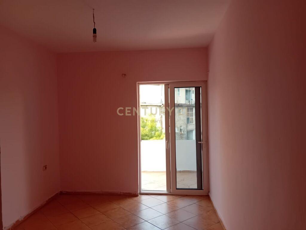 Jepet me Qira Apartament 2+1 Prane shkolles Emin Duraku tek