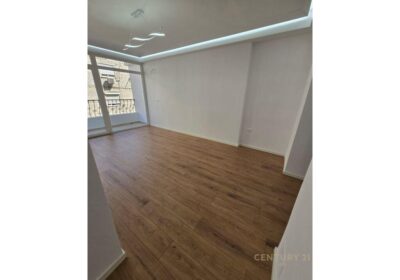 APARTAMENT 2+1 MIDIS AMB. AMERIKANE DHE DR. HIGJENES