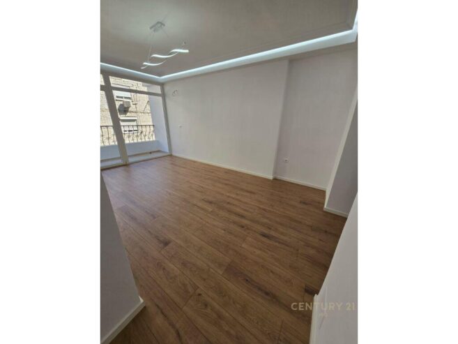 APARTAMENT 2+1 MIDIS AMB. AMERIKANE DHE DR. HIGJENES