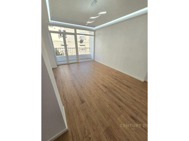 APARTAMENT 2+1 MIDIS AMB. AMERIKANE DHE DR. HIGJENES
