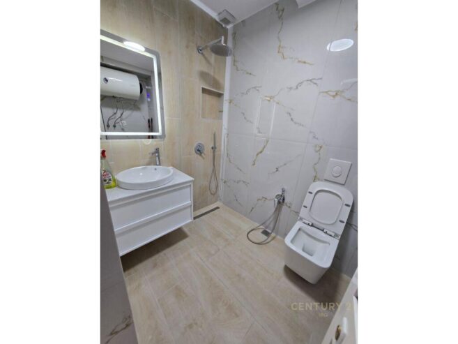APARTAMENT 2+1 MIDIS AMB. AMERIKANE DHE DR. HIGJENES