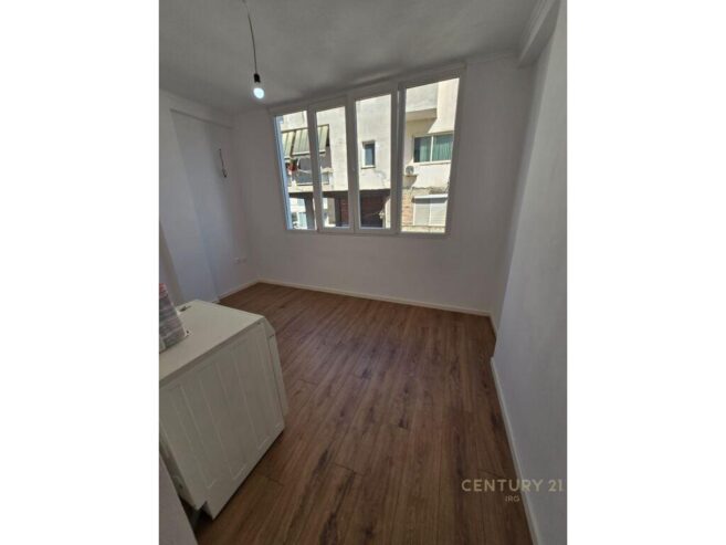 APARTAMENT 2+1 MIDIS AMB. AMERIKANE DHE DR. HIGJENES