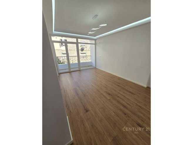 APARTAMENT 2+1 MIDIS AMB. AMERIKANE DHE DR. HIGJENES